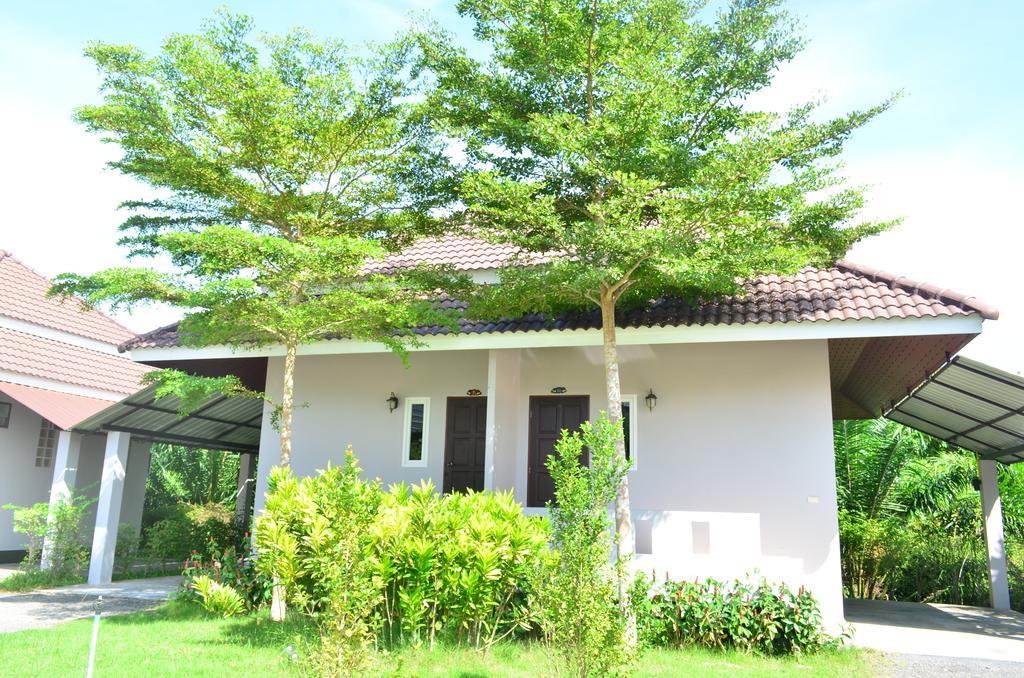 Baansuan Rimnam Resort Krabi town Extérieur photo