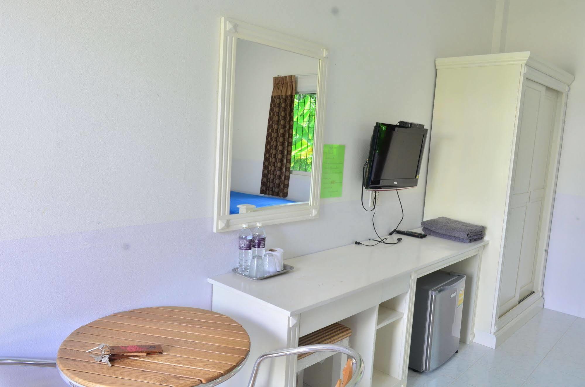 Baansuan Rimnam Resort Krabi town Extérieur photo